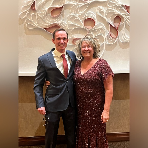 Mac Duggal Sequin V Neck Flutter Cap Sleeve Trumpet Dress Garnet NwT - Picture 10 of 12